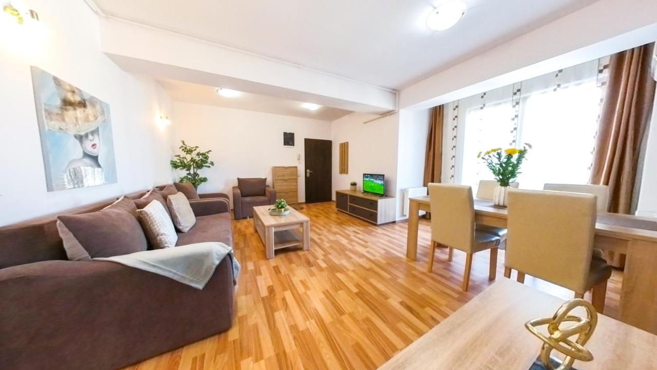 Old Town Flowery Apartment Bucarest Esterno foto