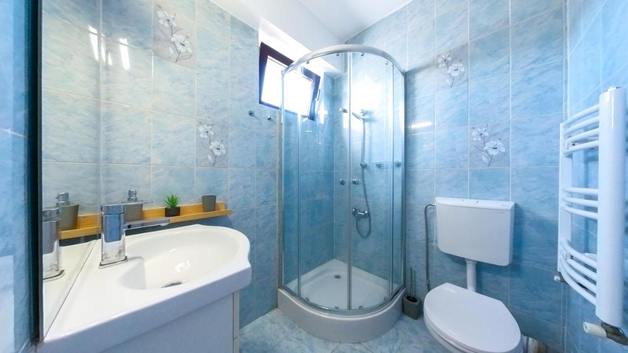 Old Town Flowery Apartment Bucarest Esterno foto