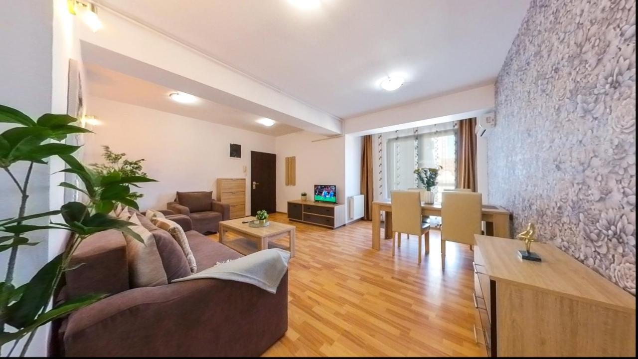 Old Town Flowery Apartment Bucarest Esterno foto